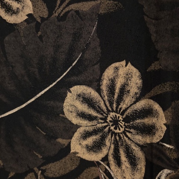 Floral stretchy top- XL- Black, tan, brown. - Picture 4 of 4